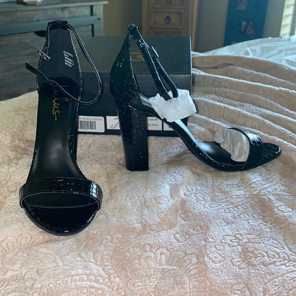 Lulus Shoes - Black heels